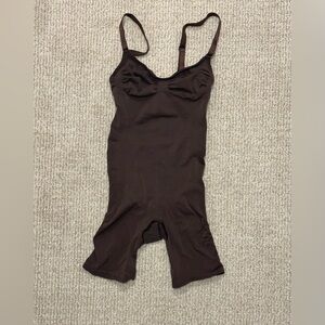 Skims seamless sculpt mid thigh bodysuit